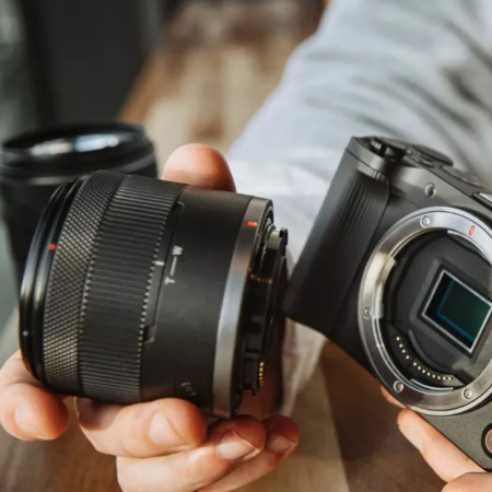 Новий об'єктив від Canon