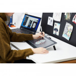 Фото Wacom  Монитор-планшет Wacom One 13' (DTC133W0B)