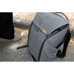 Peak Design Рюкзак Peak Design Everyday Backpack 20L Charcoal (BEDB-20-CH-3) Фото Peak Design Рюкзак Peak Design Everyday Backpack 20L Charcoal (BEDB-20-CH-3)